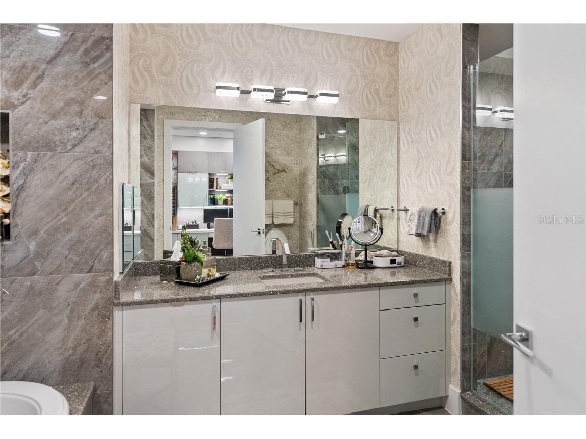 540 N Tamiami Trail #702 Sarasota FL 34236 A4671130 image58