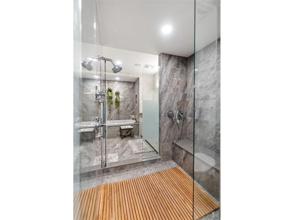 540 N Tamiami Trail #702 Sarasota FL 34236 A4671130 image61