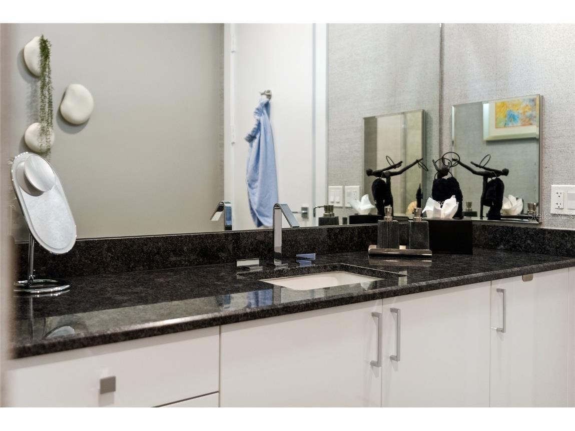 540 N Tamiami Trail #702 Sarasota FL 34236 A4671130 image86