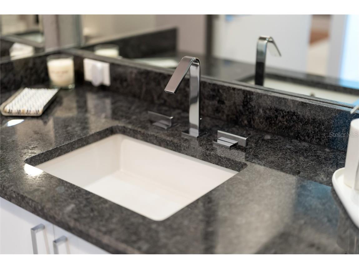 540 N Tamiami Trail #702 Sarasota FL 34236 A4671130 image88