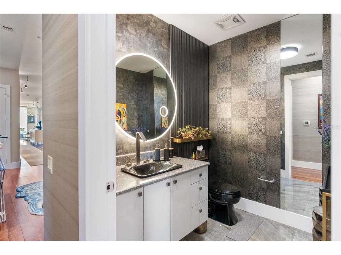 540 N Tamiami Trail #702 Sarasota FL 34236 A4671130 image89