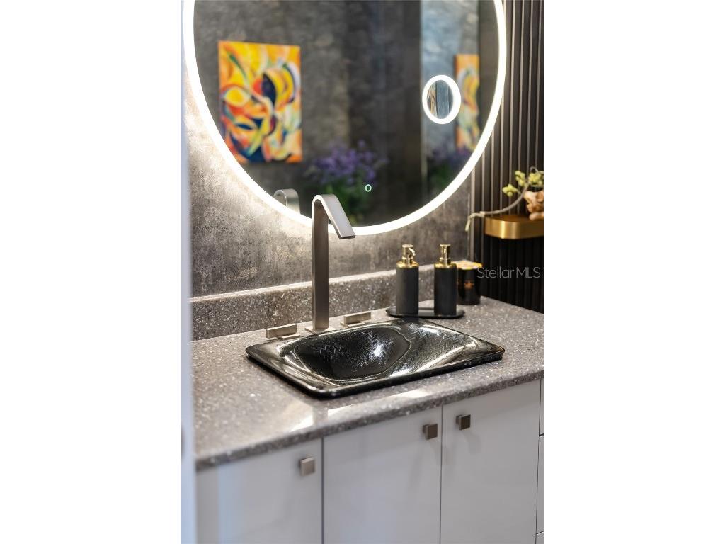 540 N Tamiami Trail #702 Sarasota FL 34236 A4671130 image90