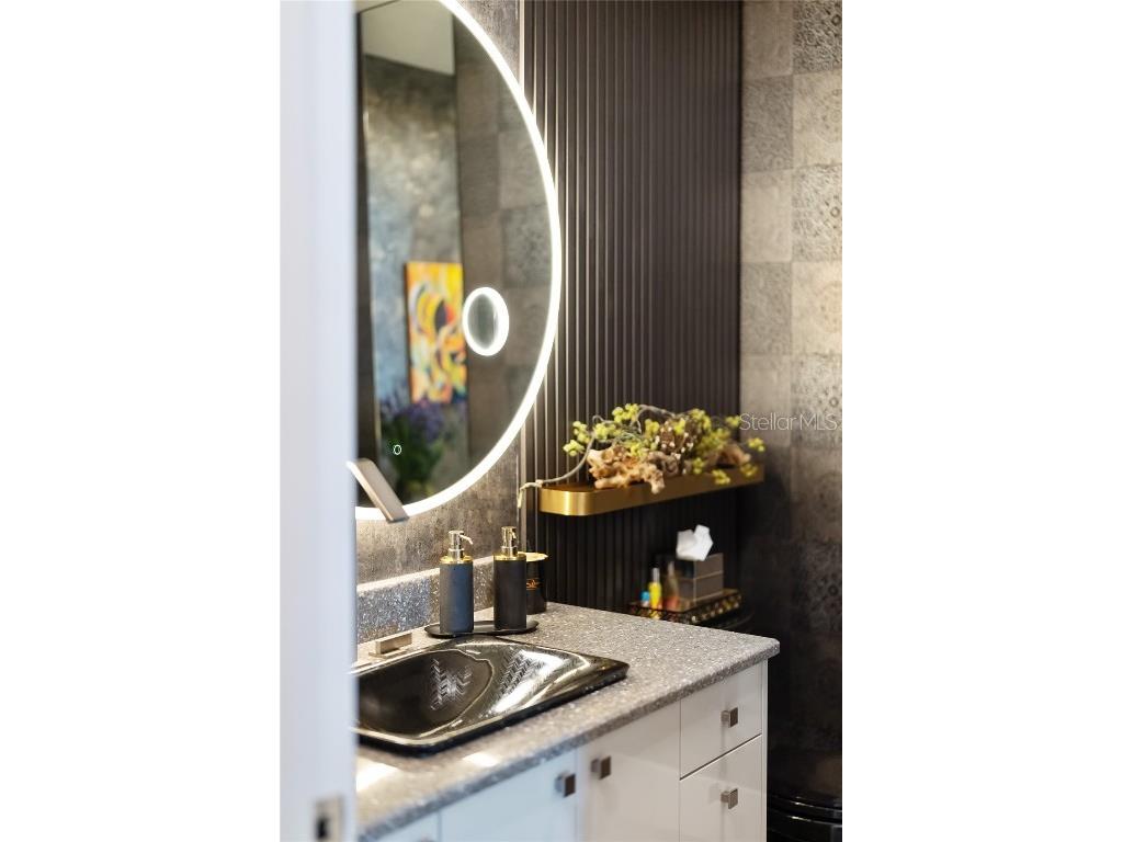 540 N Tamiami Trail #702 Sarasota FL 34236 A4671130 image91