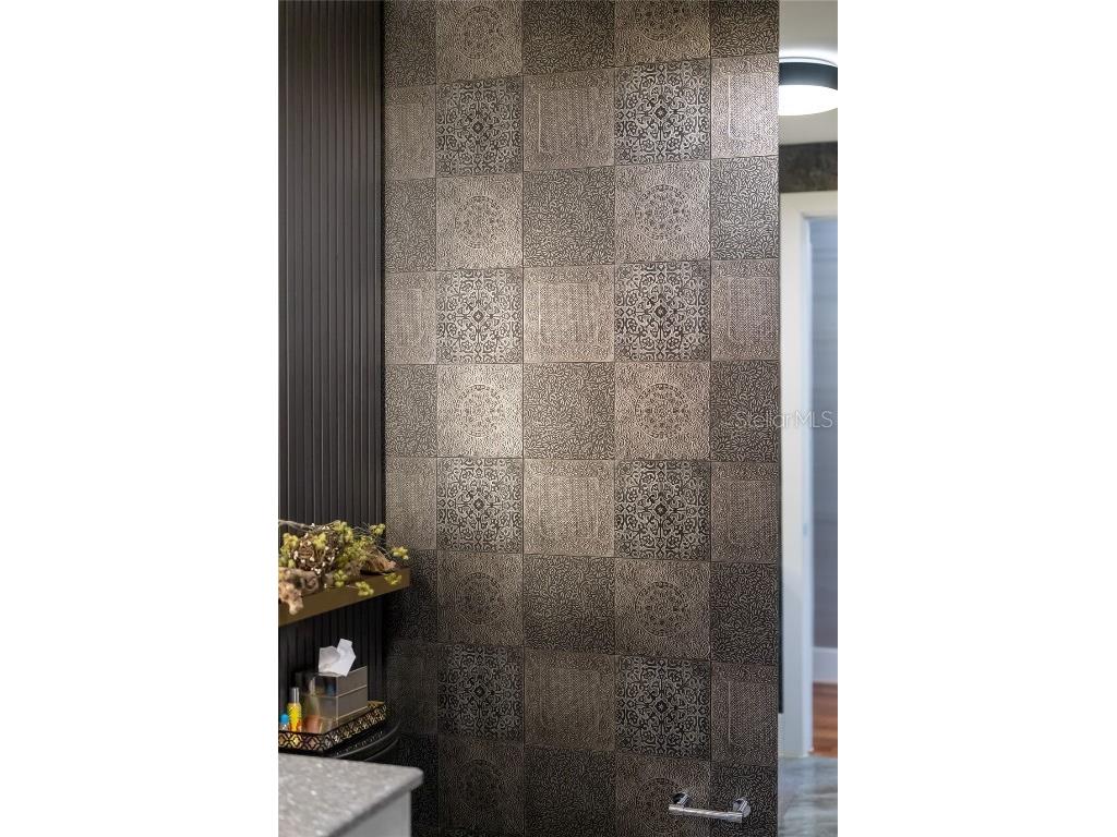 540 N Tamiami Trail #702 Sarasota FL 34236 A4671130 image92