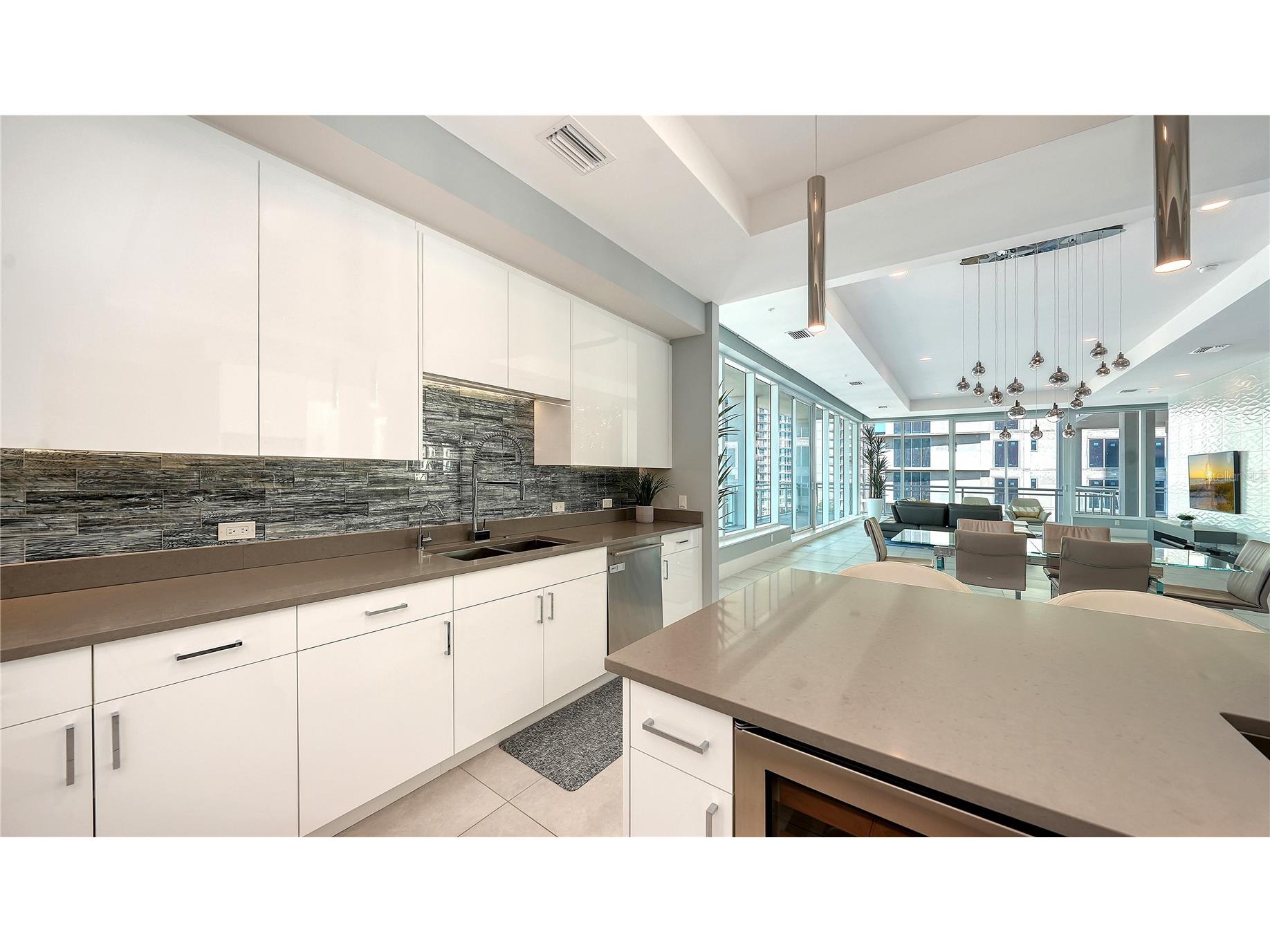 540 N Tamiami Trail #804 Sarasota FL 34236 A4691950 image11