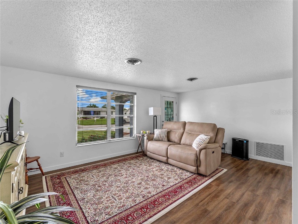 540 Oxford Drive Venice FL 34293 A4664499 image11