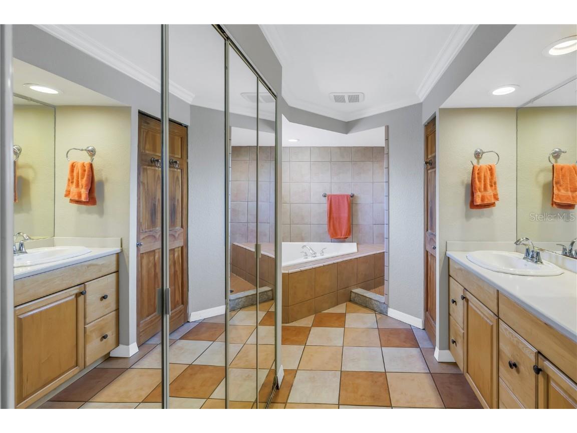 540 Villagrande Avenue S Saint Petersburg FL 33707 TB8345602 image34