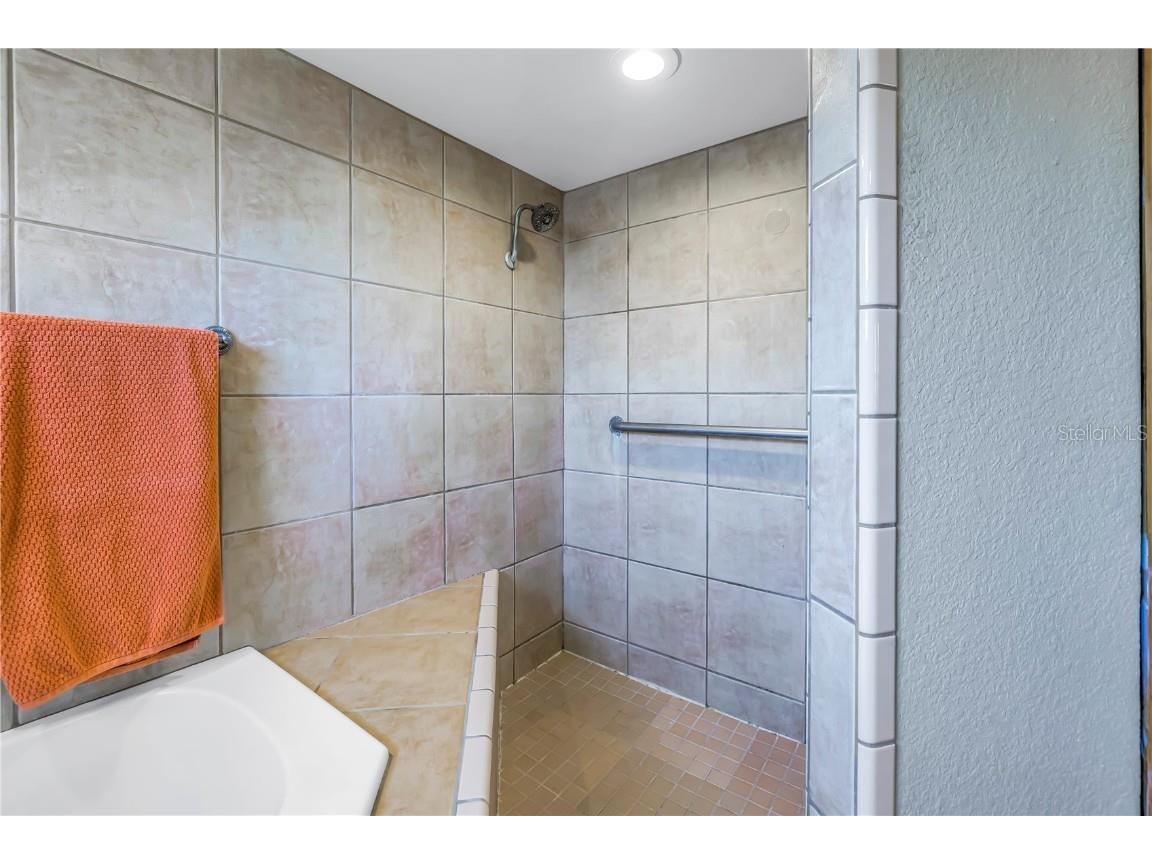 540 Villagrande Avenue S Saint Petersburg FL 33707 TB8345602 image37