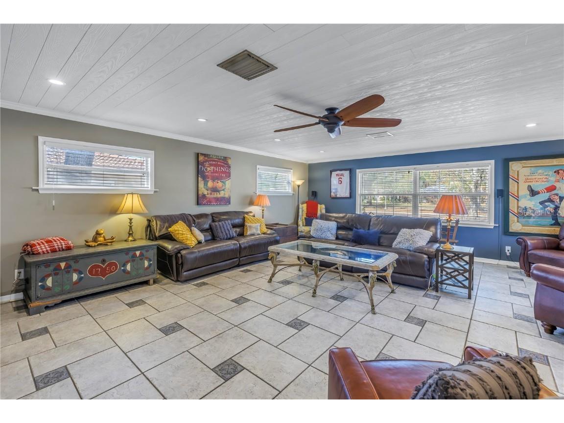 540 Villagrande Avenue S Saint Petersburg FL 33707 TB8345602 image9