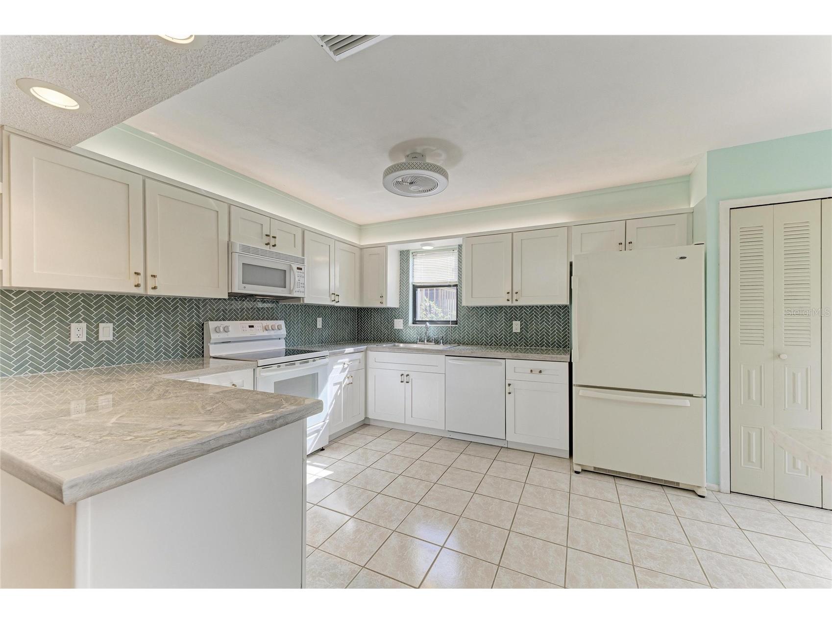 5400 34th Street W #D11 Bradenton FL 34210 A4689274 image2