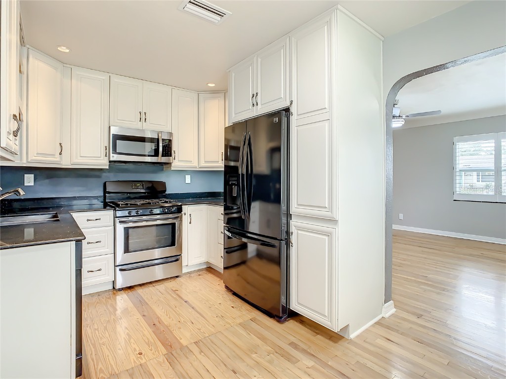 5400 3rd Avenue N Saint Petersburg FL 33710 TB8423494 image9