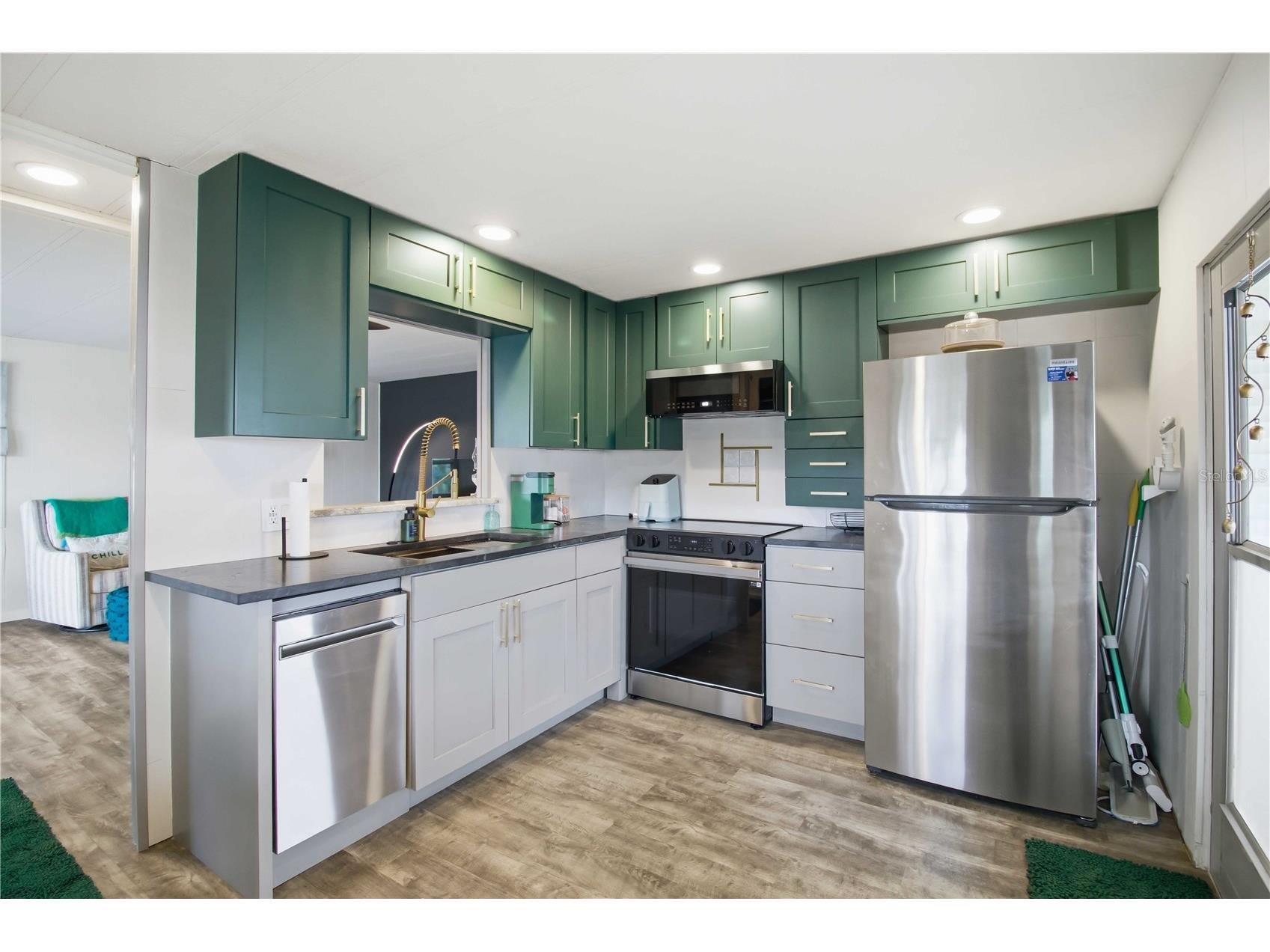 5402 Chateau Lane Bradenton FL 34207 D6147675 image3