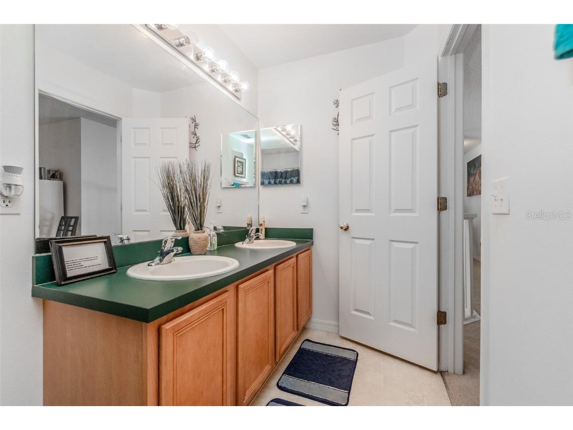 5404 Crepe Myrtle Circle Kissimmee FL 34758 V4945475 image32