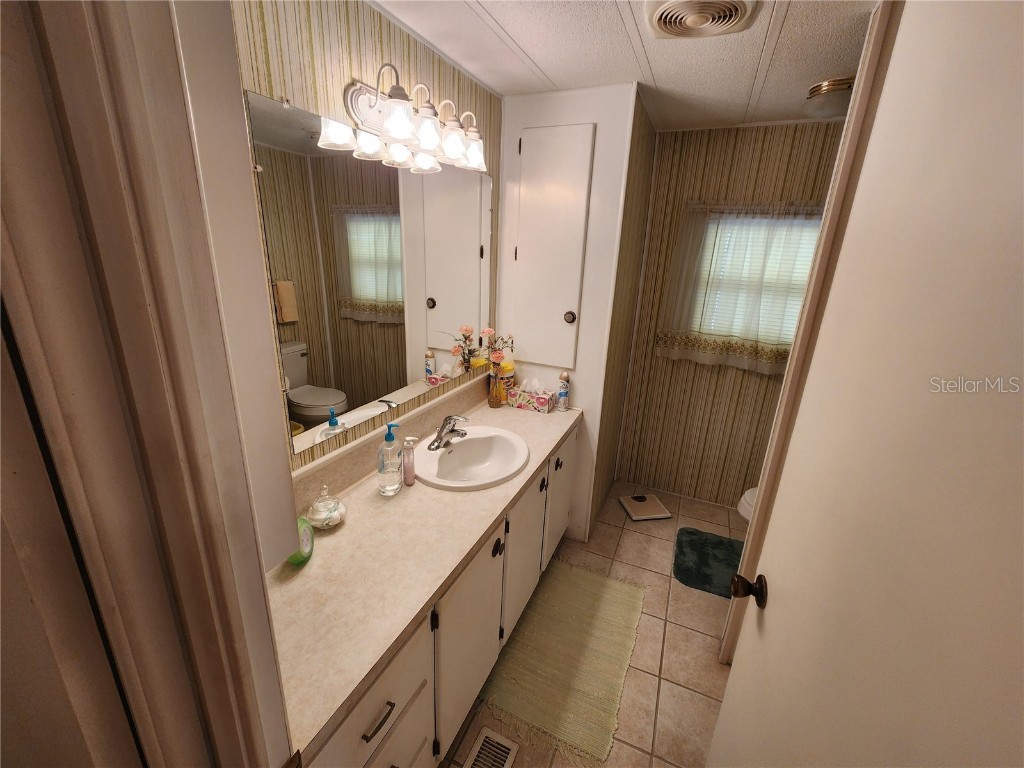 5408 Chateau Lane Bradenton FL 34207 A4649373 image16