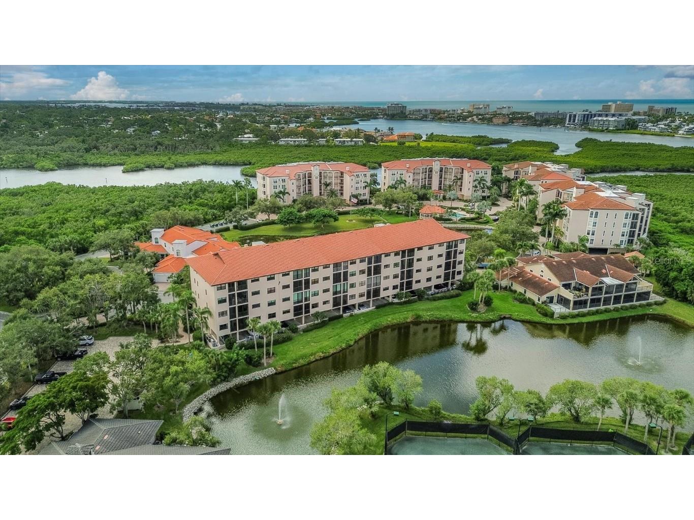 5408 Eagles Point Circle #102 Sarasota FL 34231 A4668010 image1