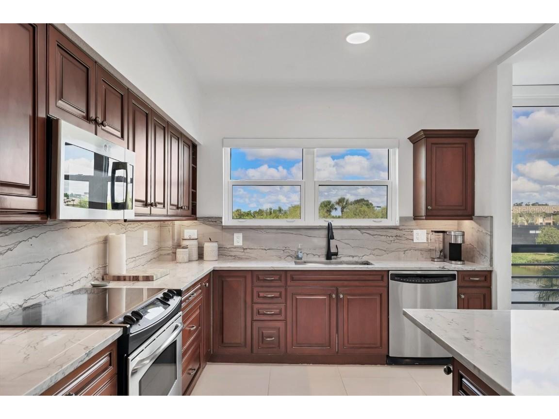 5408 Eagles Point Circle #102 Sarasota FL 34231 A4668010 image10