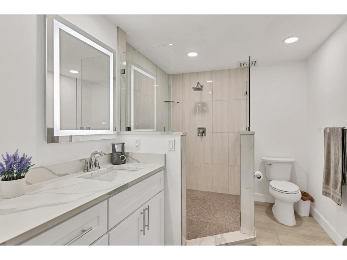 5408 Eagles Point Circle #102 Sarasota FL 34231 A4668010 image16