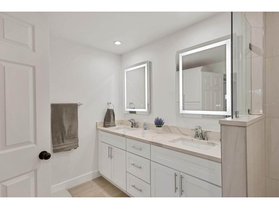 5408 Eagles Point Circle #102 Sarasota FL 34231 A4668010 image17