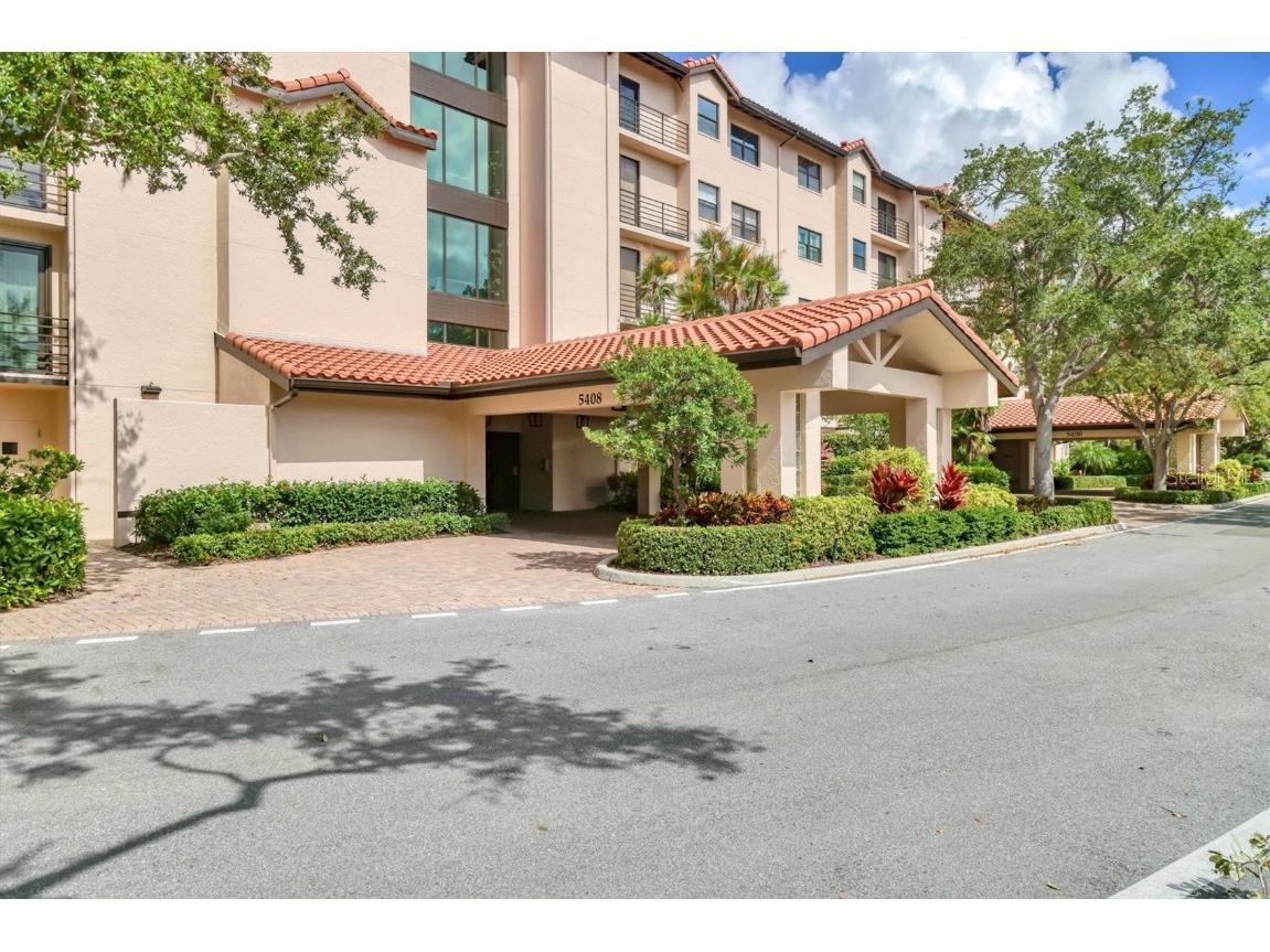 5408 Eagles Point Circle #102 Sarasota FL 34231 A4668010 image3