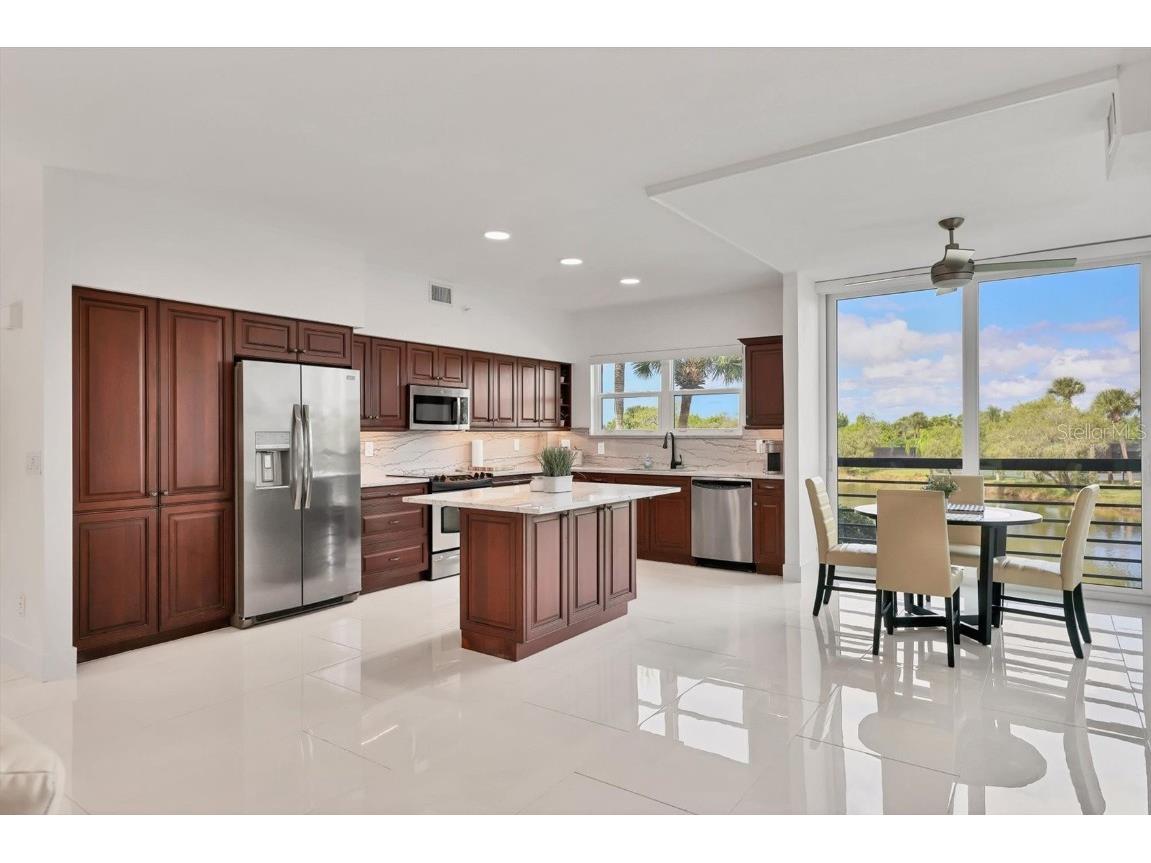 5408 Eagles Point Circle #102 Sarasota FL 34231 A4668010 image9