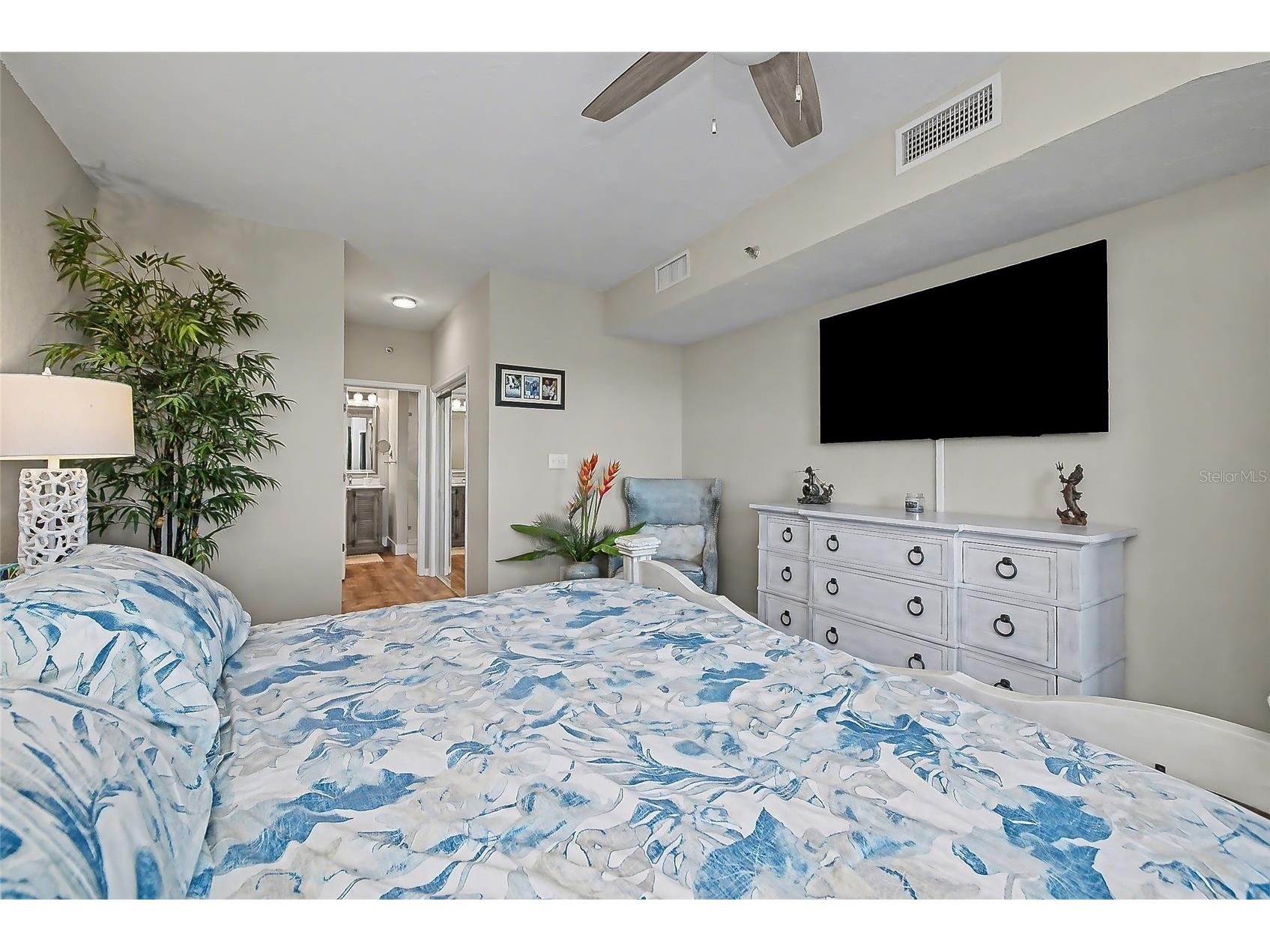 5408 Eagles Point Circle #302 Sarasota FL 34231 - INTRACOASTAL WATERWAY A4678903 image16