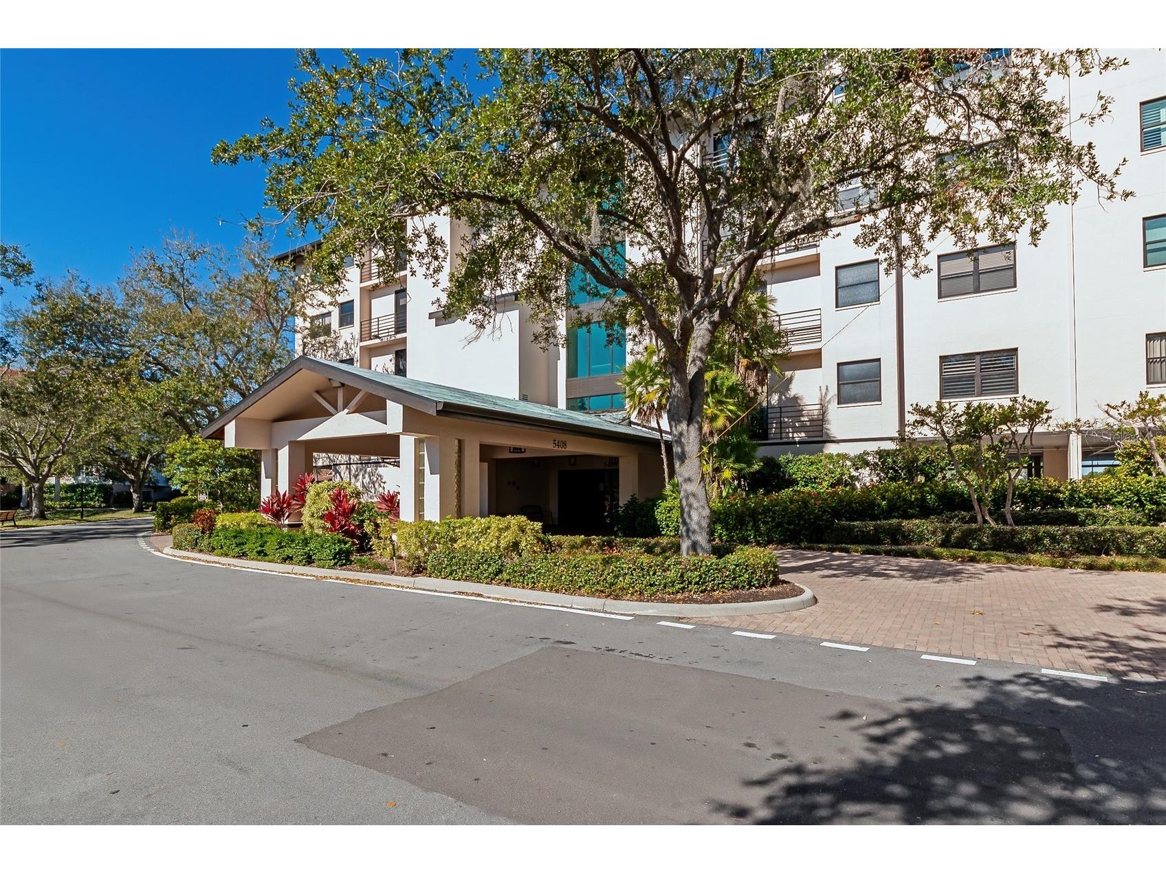 5408 Eagles Point Circle #302 Sarasota FL 34231 A4695917 image1