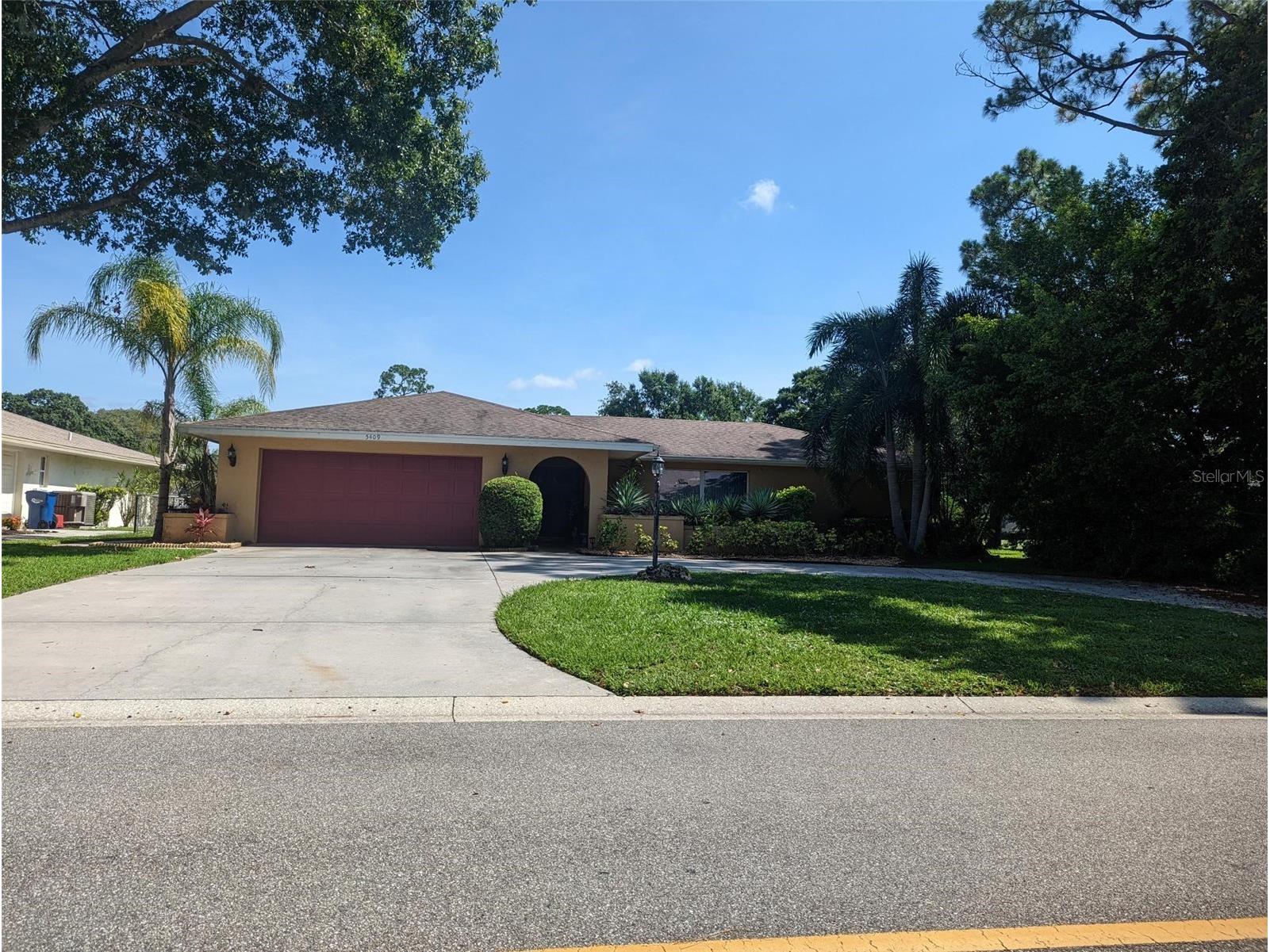 5409 Palm Aire Drive Sarasota FL 34243 A4676777 image1