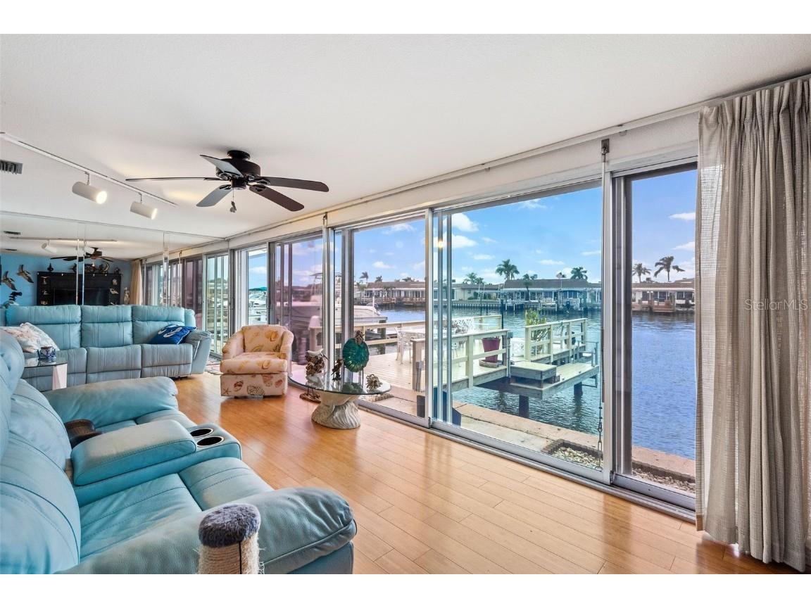 541 Boca Ciega Point Boulevard S #1212 Madeira Beach FL 33708 U8222391 image1