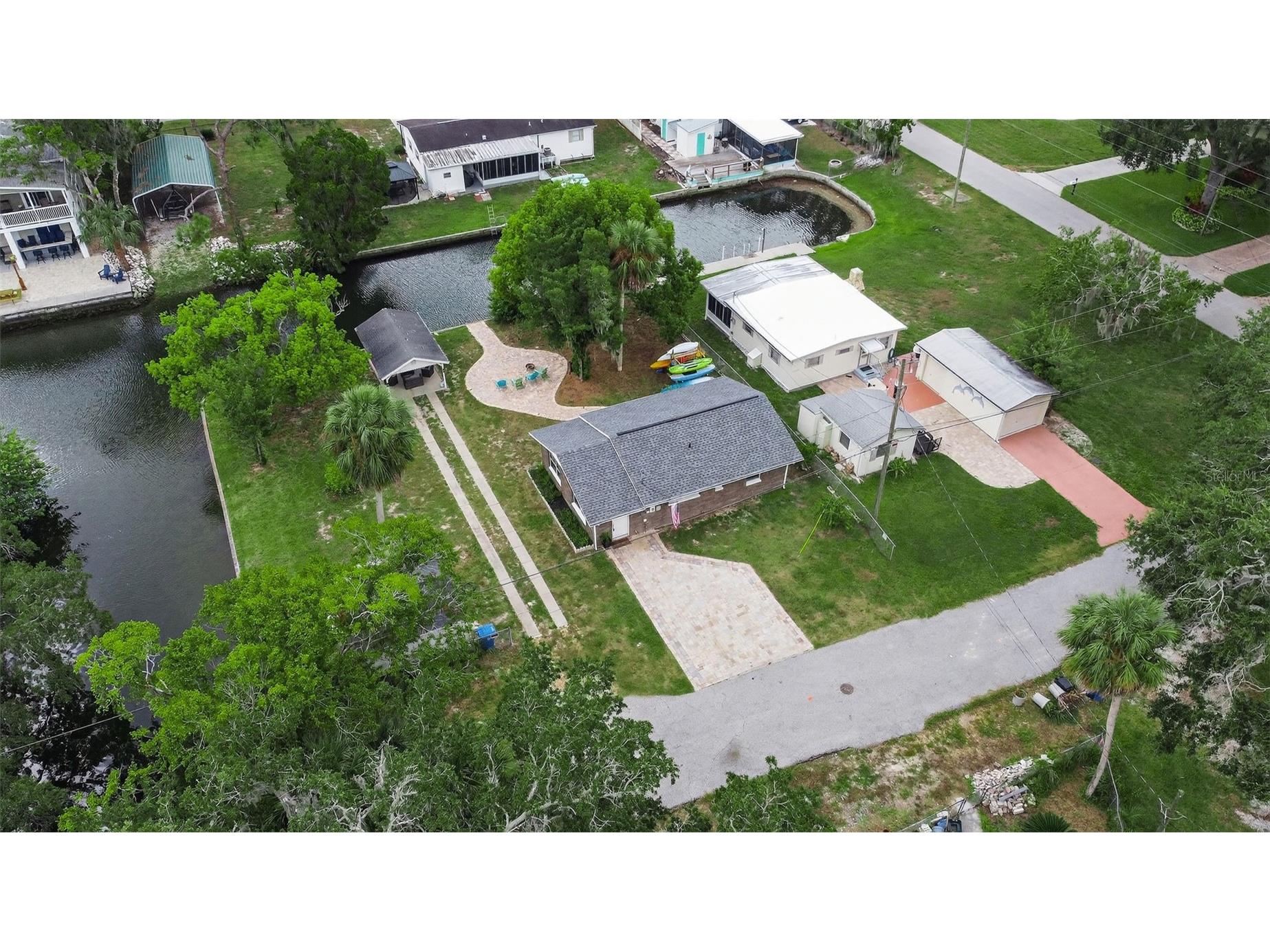 5411 Teal Drive Weeki Wachee FL 34607 - CANAL TO WEEKI WACHEE RIVER W7882168 image5