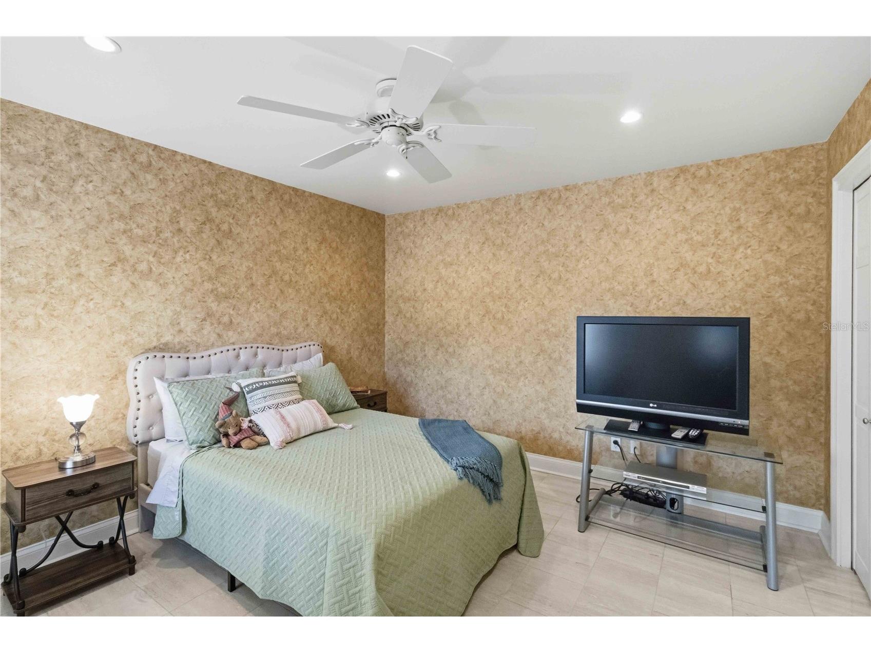 5414 S Crescent Drive Tampa FL 33611 TB8498303 image22