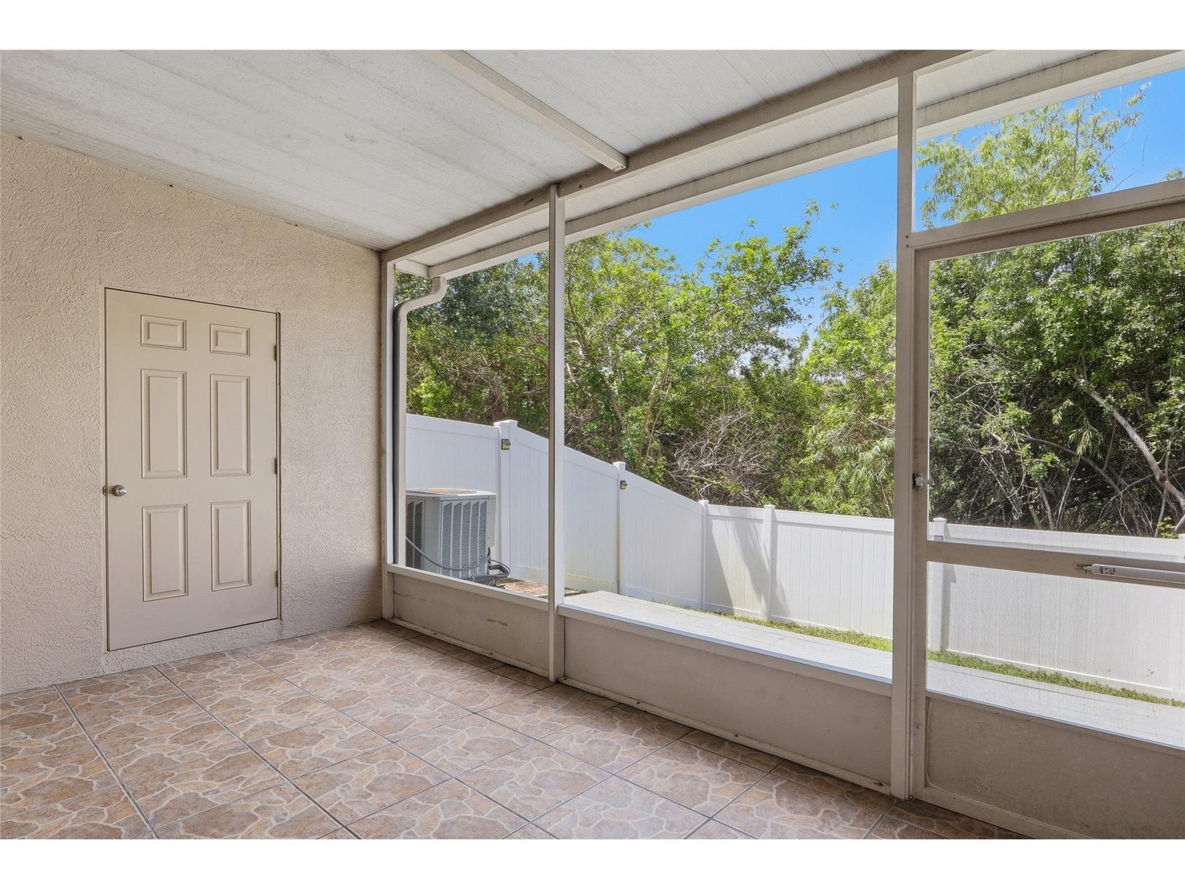 542 Black Lion Drive NE Saint Petersburg FL 33716 TB8494029 image6