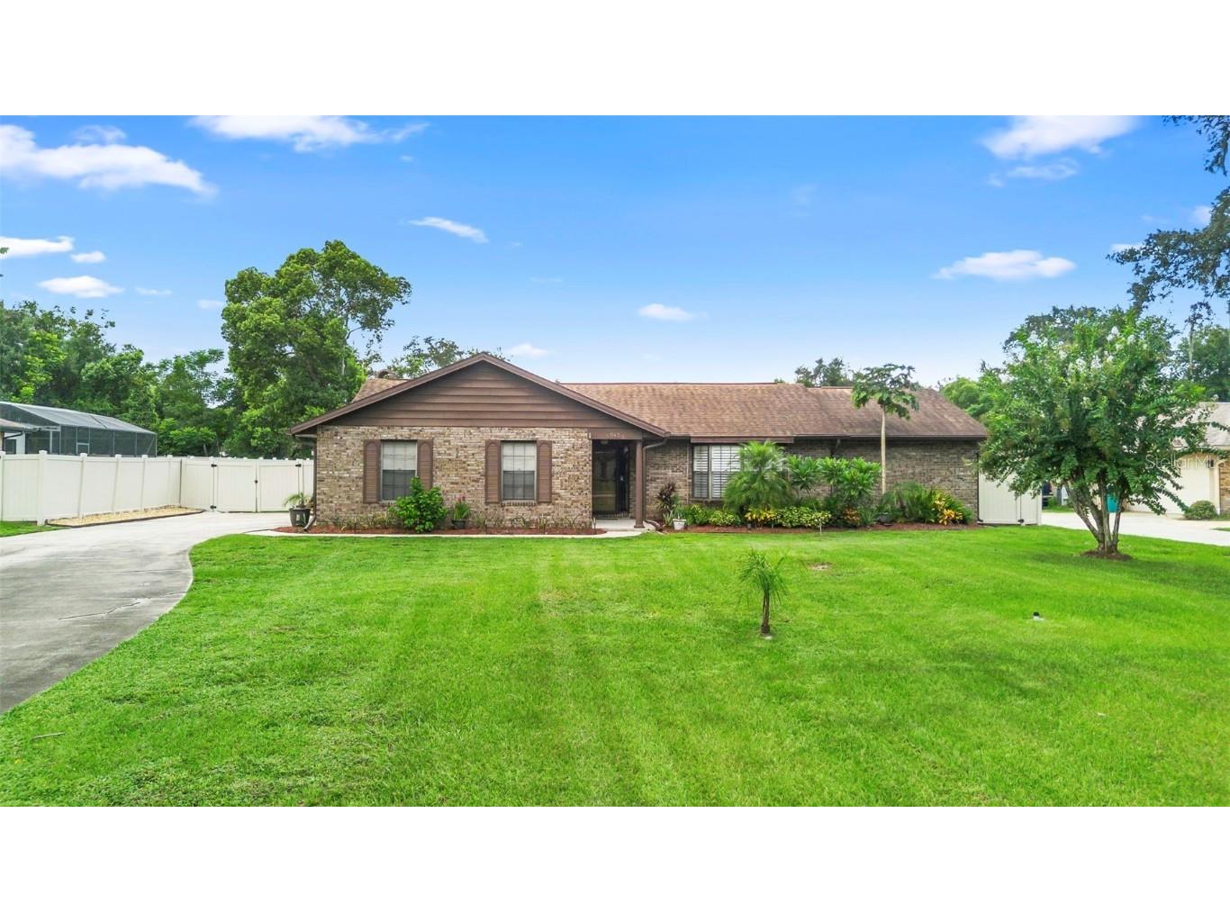 542 Cleo Lane Deltona FL 32738 - BIG LAKE & LAKE SIDNEY V4944742 image1