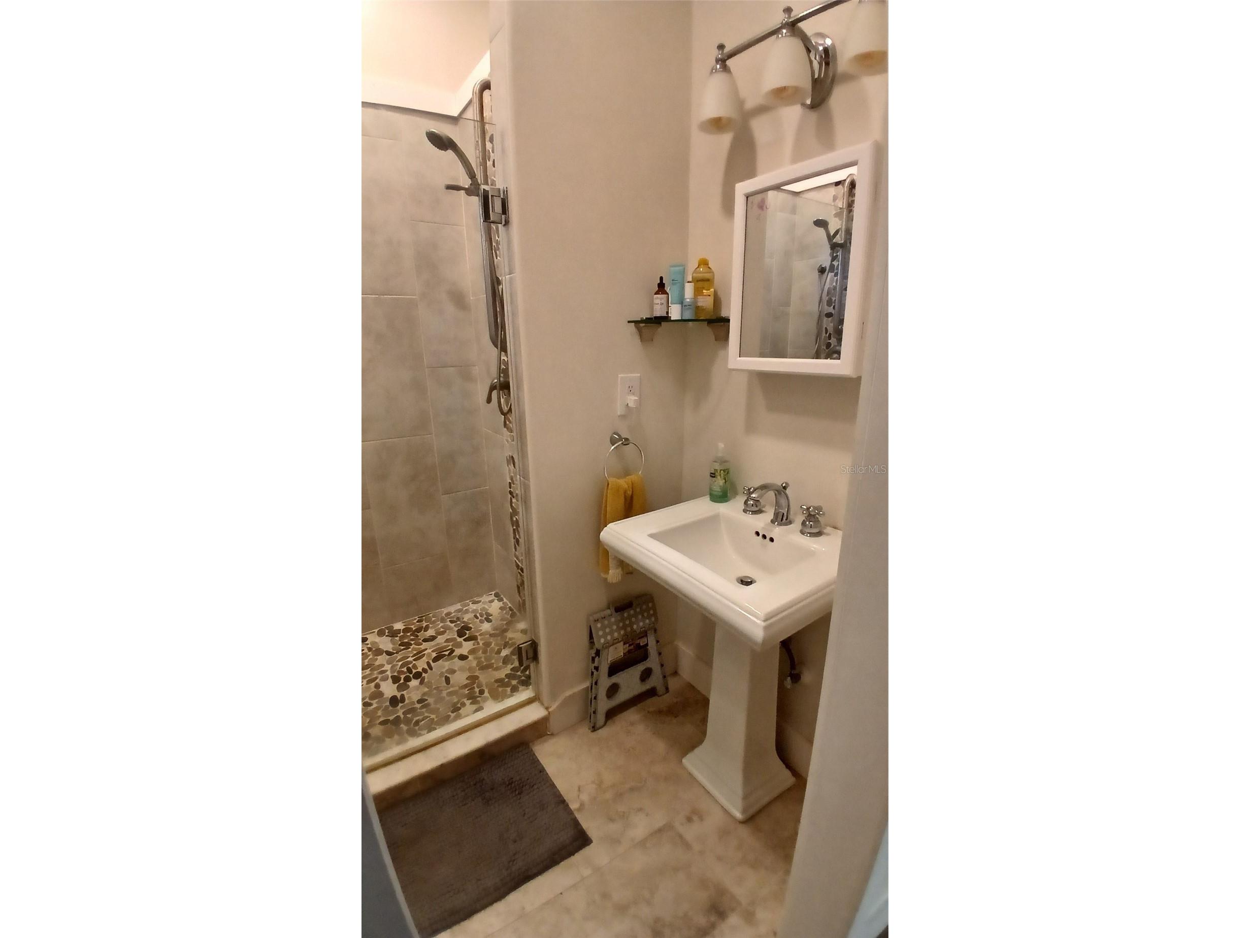 542 Division Street Tarpon Springs FL 34689 TB8483670 image16
