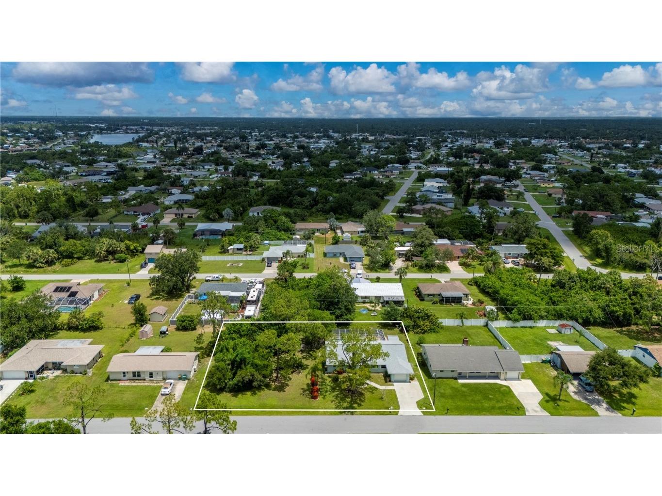 542 Lakehurst Avenue NW Port Charlotte FL 33952 C7512803 image1