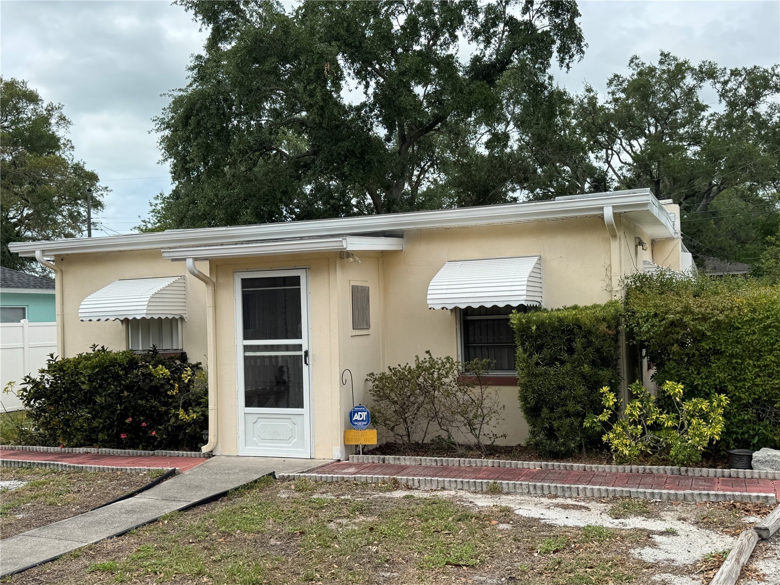 542 Roanoke Street Dunedin FL 34698 W7884709 image1