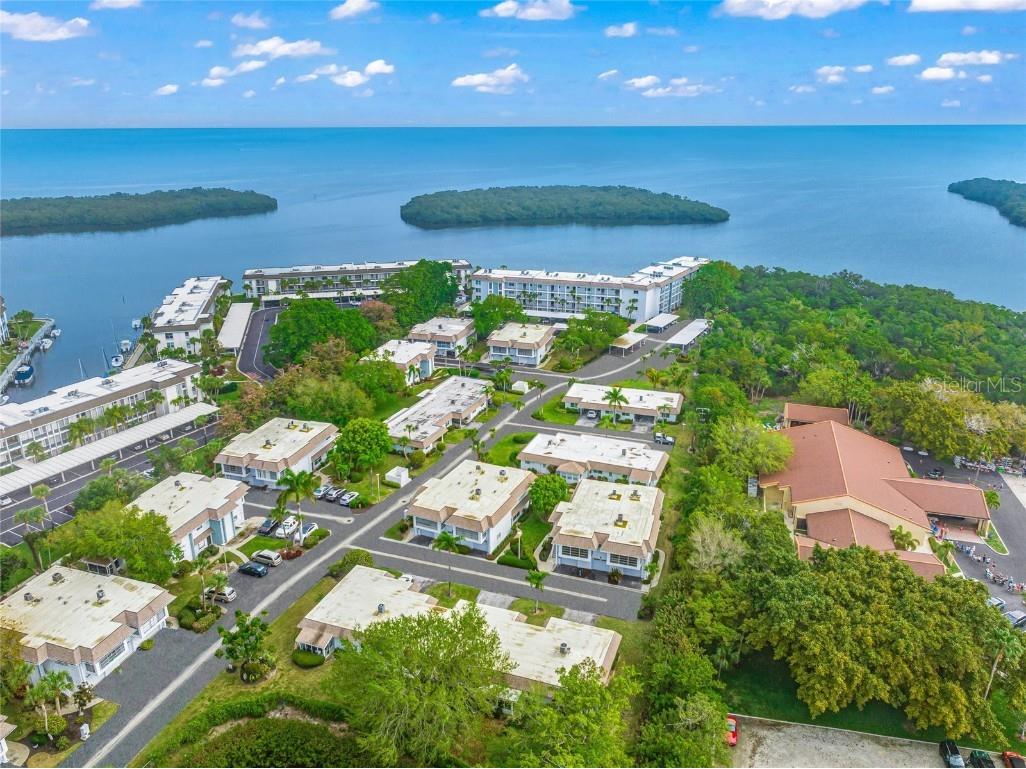 542 Sutton Place Longboat Key FL 34228 - SARASOTA BAY THE GULF A4669677 image1