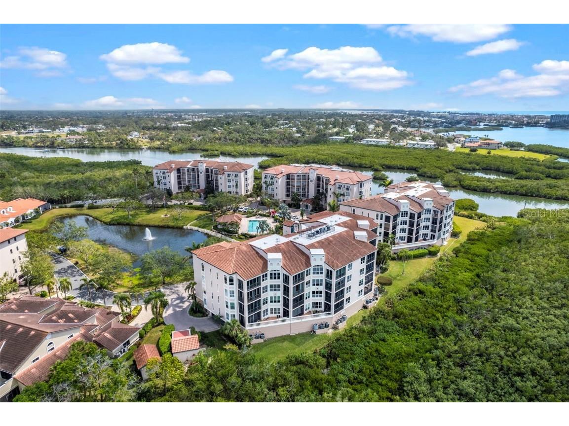 5420 Eagles Point Circle #103 Sarasota FL 34231 A4642732 image1