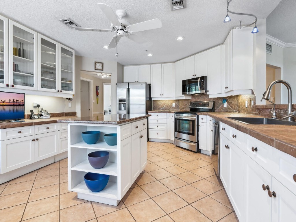 5420 Eagles Point Circle #106 Sarasota FL 34231 A4653207 image19