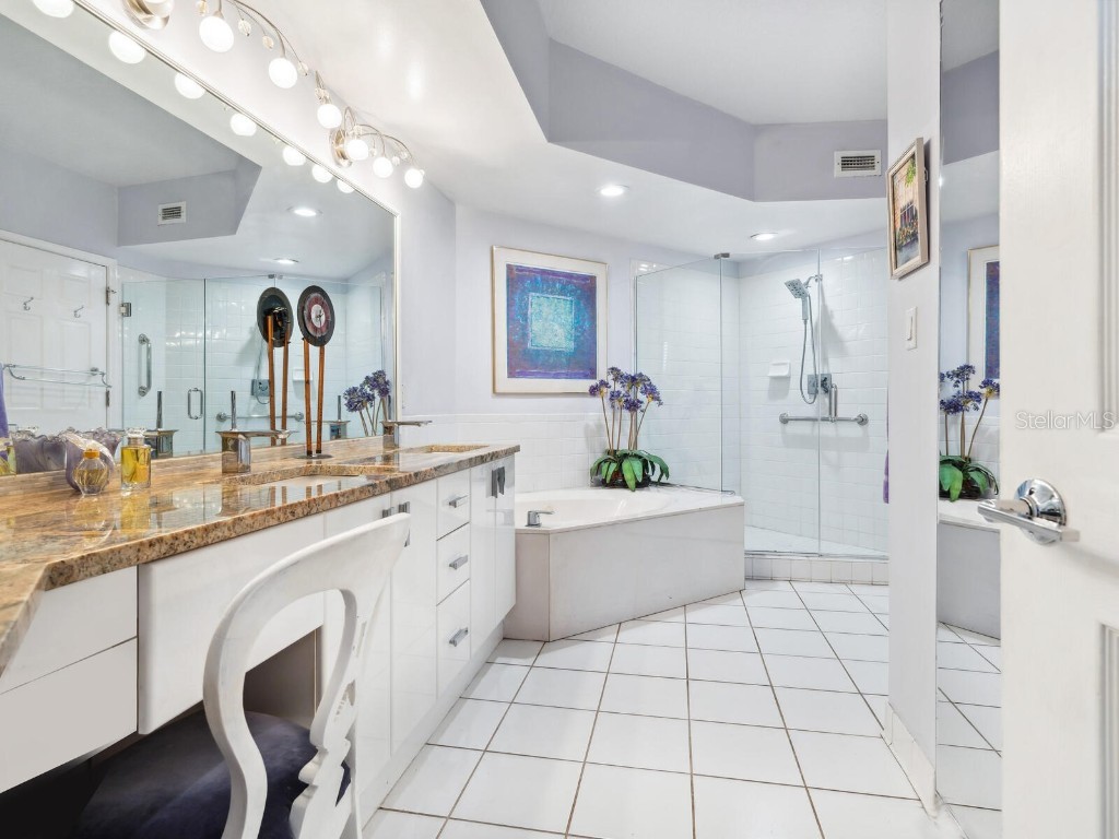 5420 Eagles Point Circle #106 Sarasota FL 34231 A4653207 image25