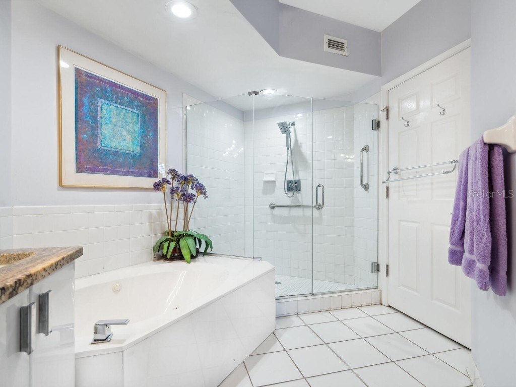 5420 Eagles Point Circle #106 Sarasota FL 34231 A4653207 image26