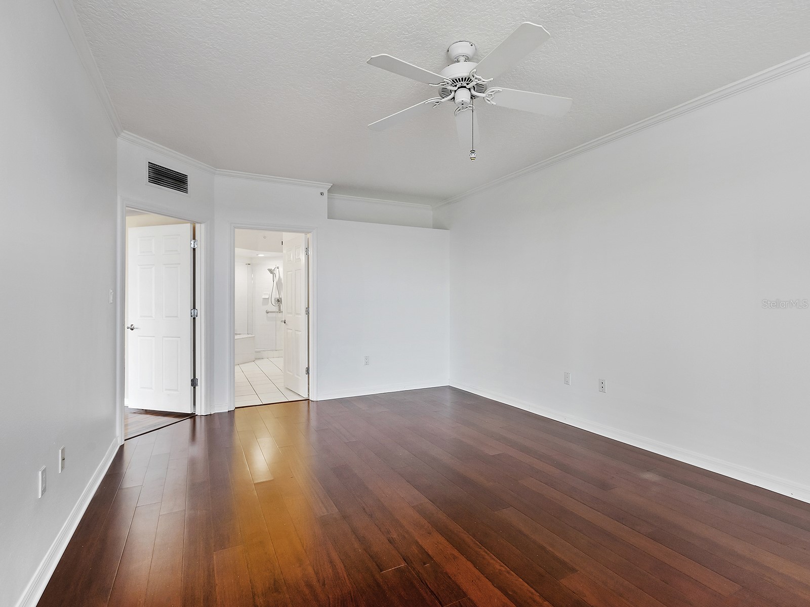 5420 Eagles Point Circle #106 Sarasota FL 34231 A4684787 image16