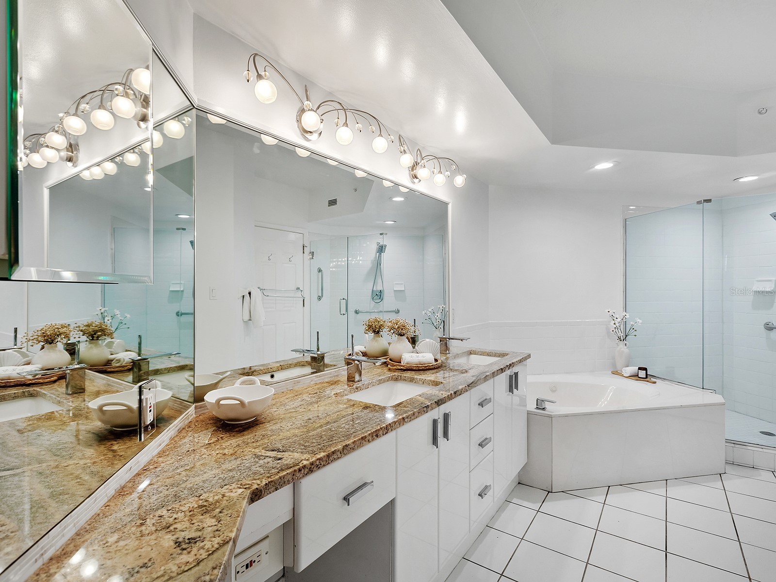 5420 Eagles Point Circle #106 Sarasota FL 34231 A4684787 image18