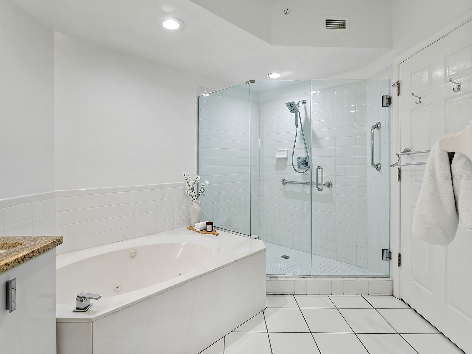 5420 Eagles Point Circle #106 Sarasota FL 34231 A4684787 image20