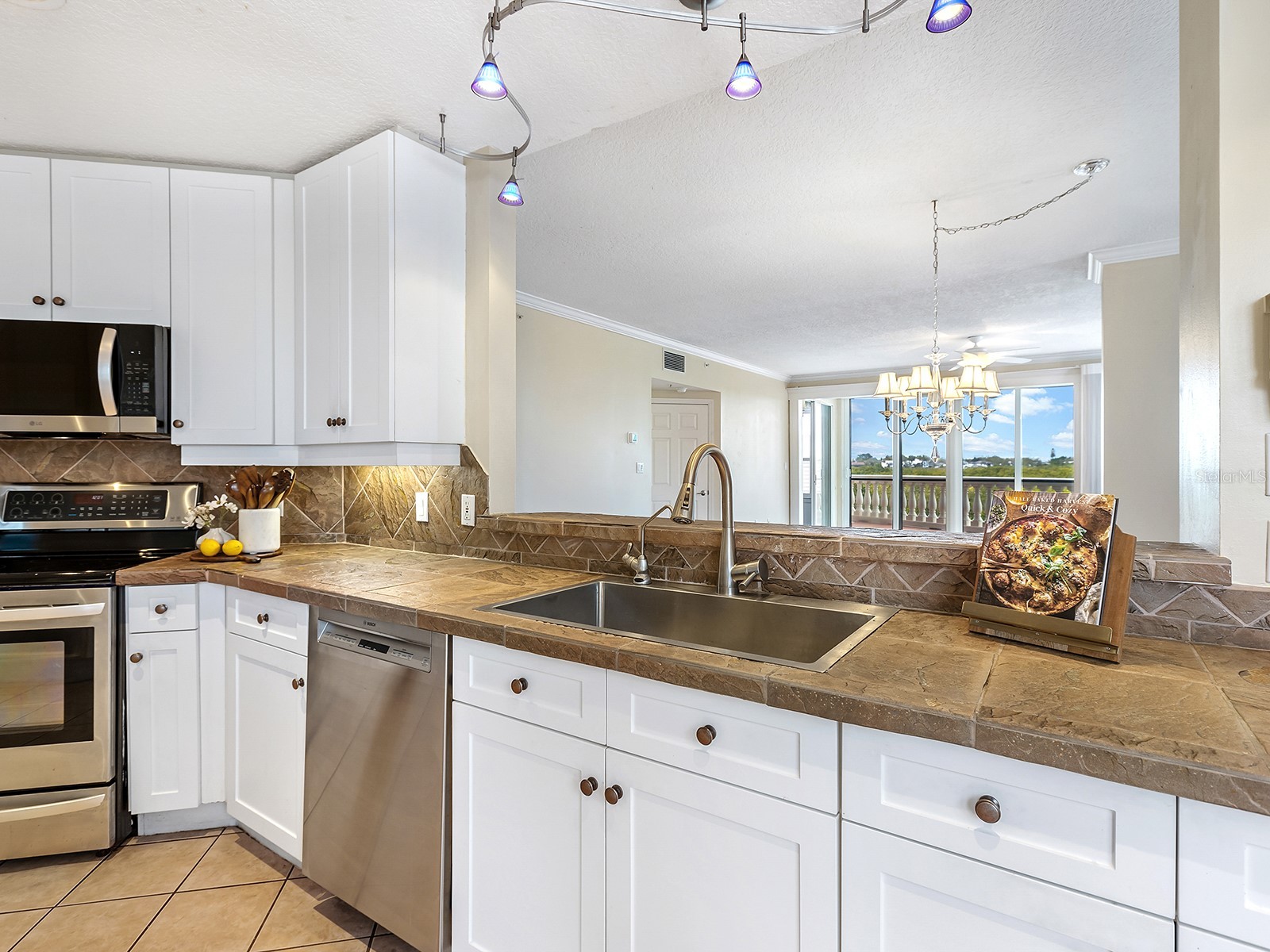 5420 Eagles Point Circle #106 Sarasota FL 34231 A4684787 image34