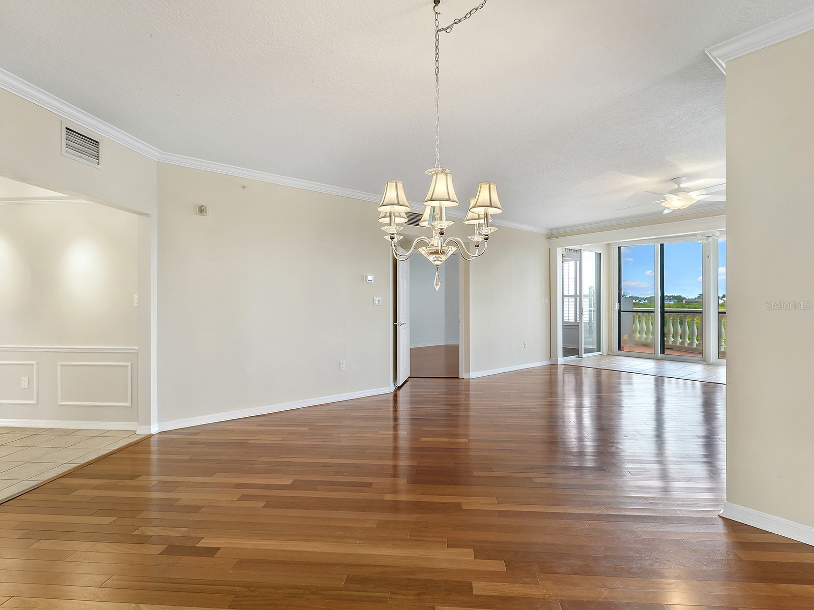 5420 Eagles Point Circle #106 Sarasota FL 34231 A4684787 image8