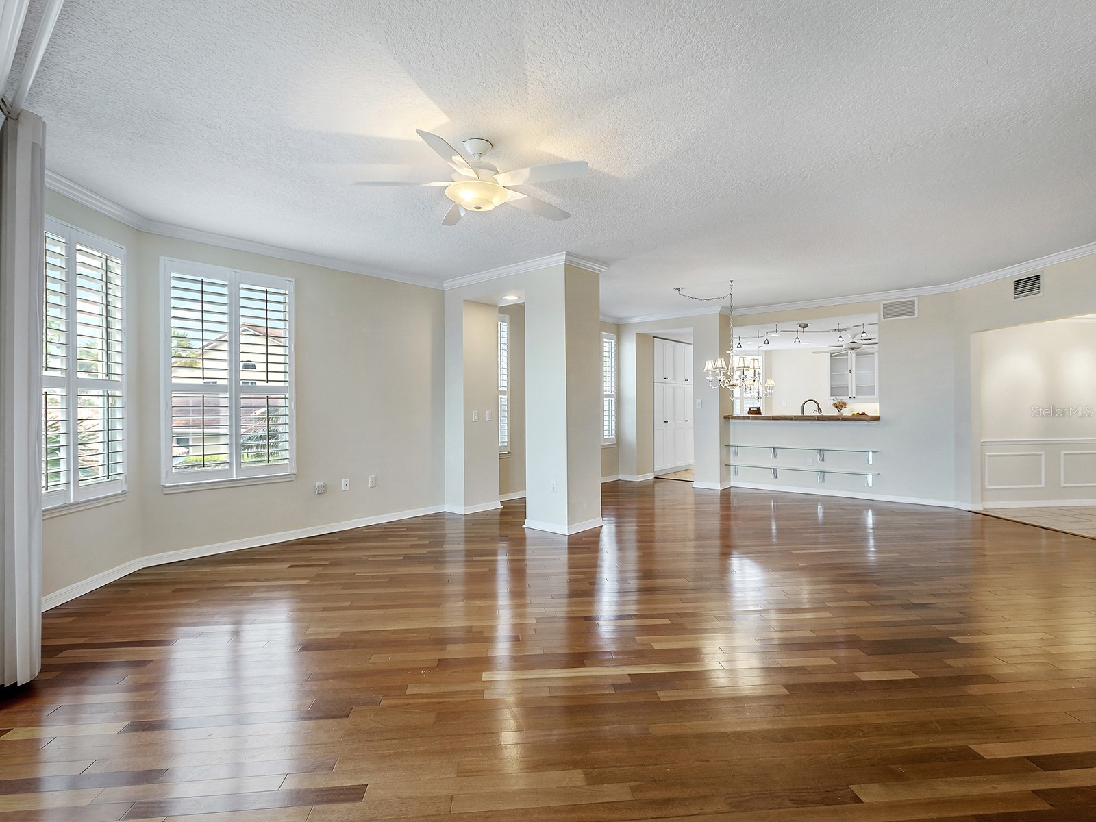 5420 Eagles Point Circle #106 Sarasota FL 34231 A4684787 image9