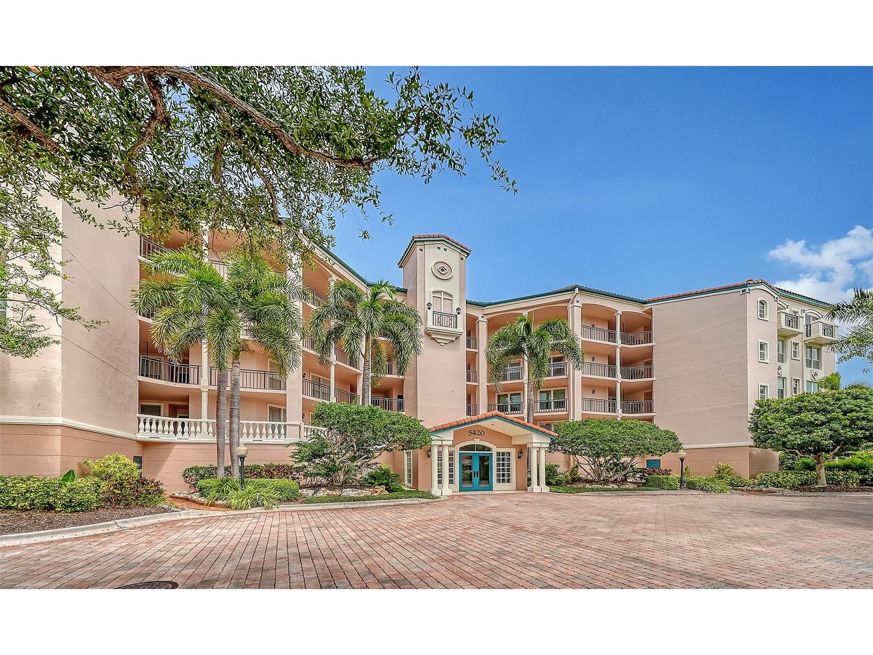 5420 Eagles Point Circle #206 Sarasota FL 34231 A4695981 image1