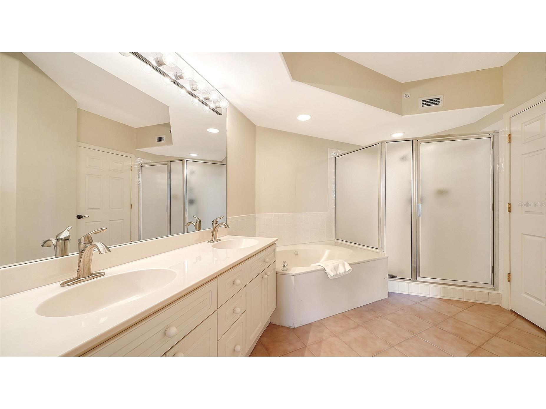 5420 Eagles Point Circle #206 Sarasota FL 34231 A4695981 image25