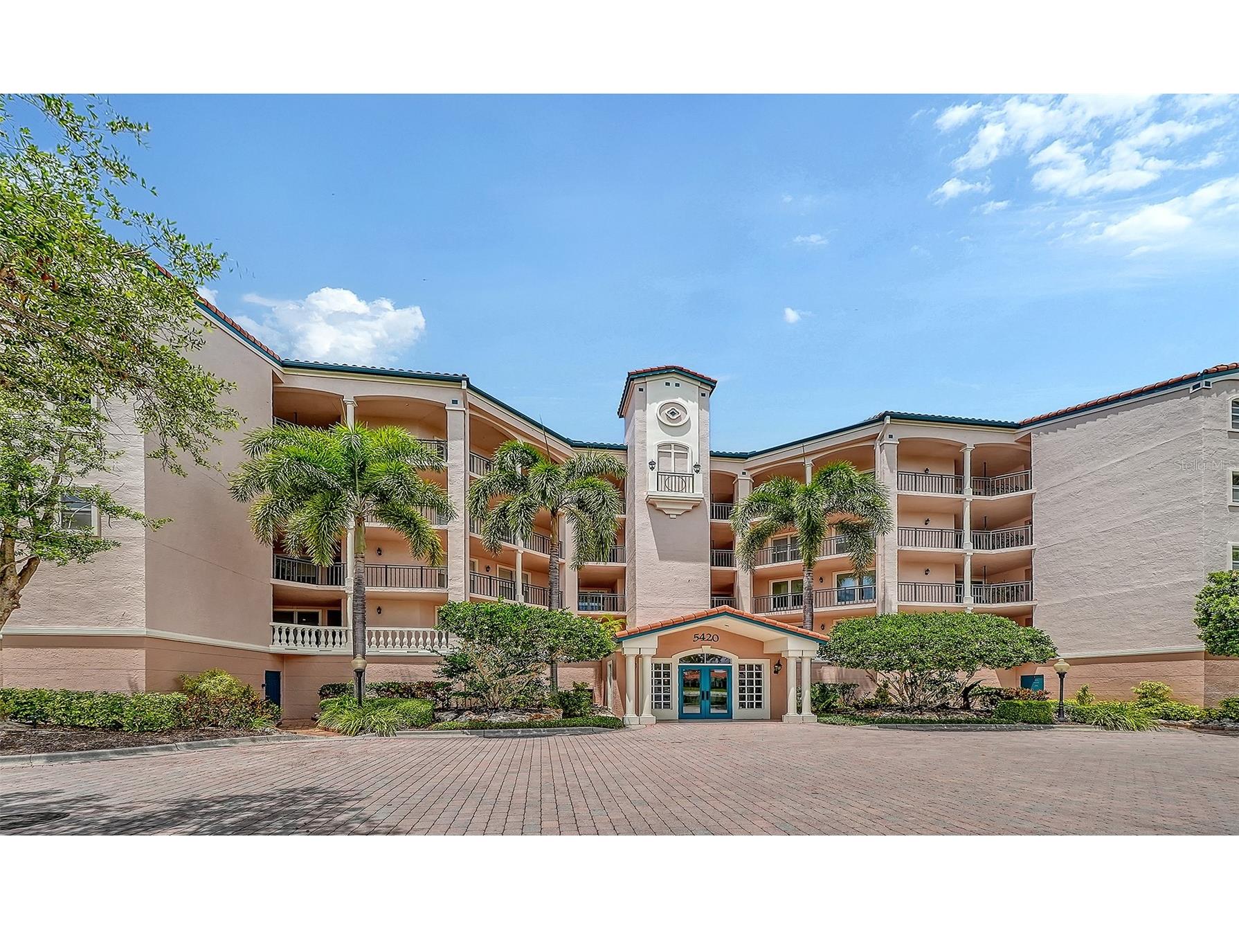 5420 Eagles Point Circle #402 Sarasota FL 34231 A4692894 image1