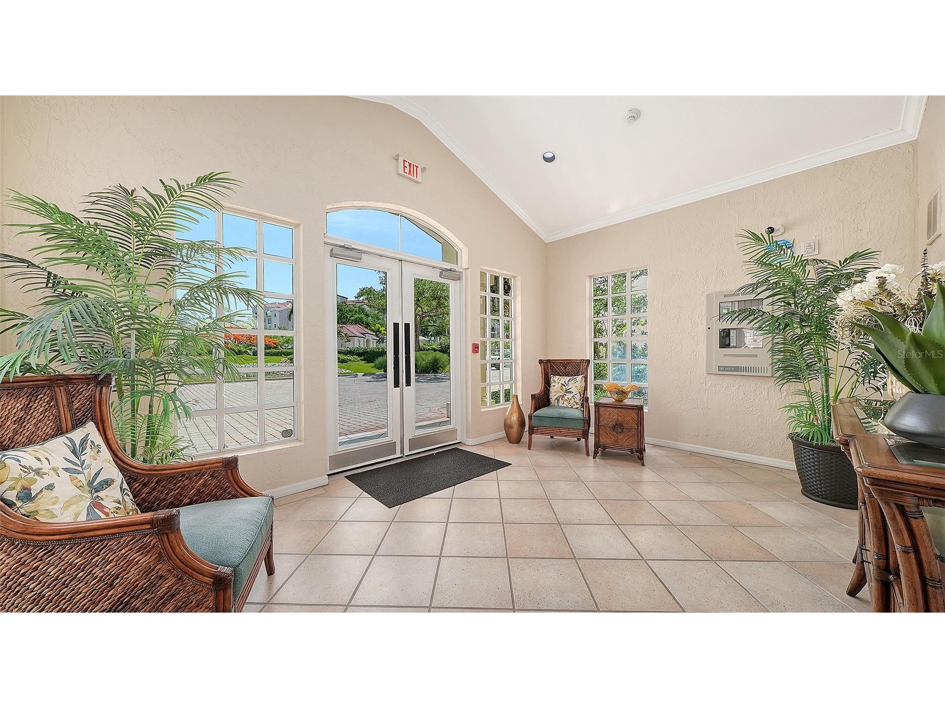 5420 Eagles Point Circle #402 Sarasota FL 34231 A4692894 image3
